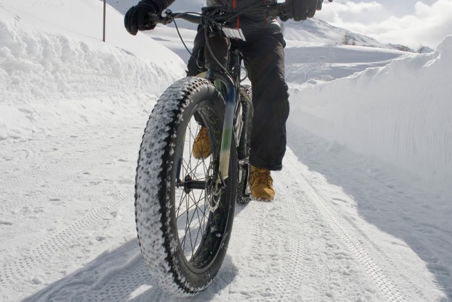 Unterwegs mit dem Fatbike auf Winterwegen in Flachau