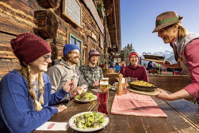 Jause auf der Skihütte in Flachau