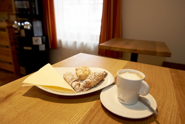Kaffee und Kuchen im Hotel Garni Lärchenhof B&B